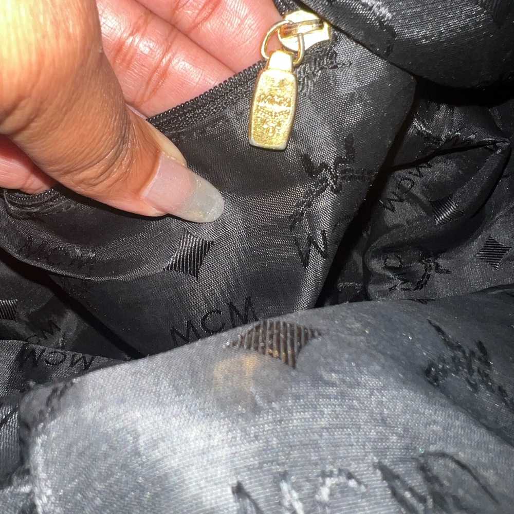 MCM Black and Gold Drawstring Bucketbag - Picture 9 of 13